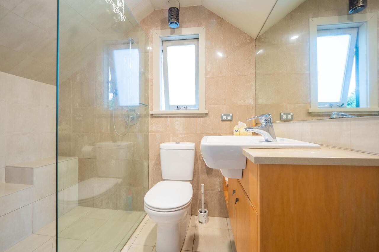 Quiet Private Studio In Strathfield With Kitchenette And Private Bathroom 3Min To Station Sleeps 6 悉尼 外观 照片