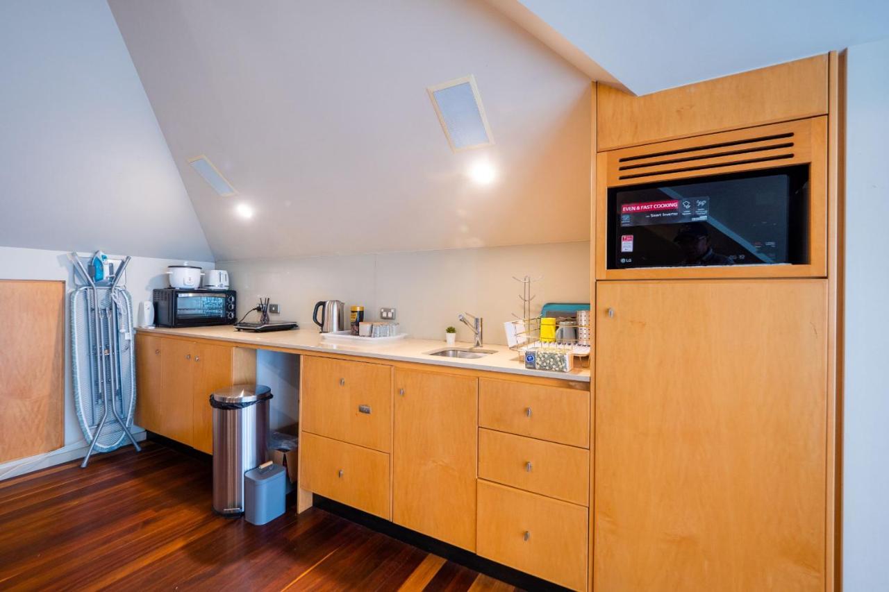 Quiet Private Studio In Strathfield With Kitchenette And Private Bathroom 3Min To Station Sleeps 6 悉尼 外观 照片